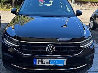 Gebraucht VW Tiguan Life 150 PS (110 kW) 2022 Schwarz SUV