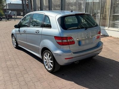 Usata Mercedes B200 134 CV (98 kW) 2009 Blu Monovolume