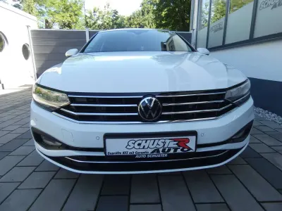 Gebraucht VW Passat Business 150 PS (110 kW) 2022 Pure white Kombi