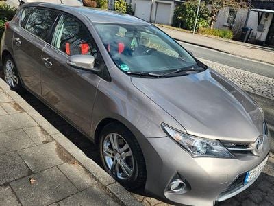 Second-hand Toyota Auris Edition 124 CP (91 kW) 2013 Argintiu Berlinǎ