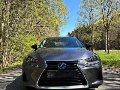 Gebraucht Lexus IS300h 181 PS (133 kW) 2018 Grau Limousine