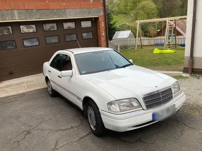Gebraucht Mercedes C180 Elegance 122 PS (89 kW) 1995 Weiß Limousine