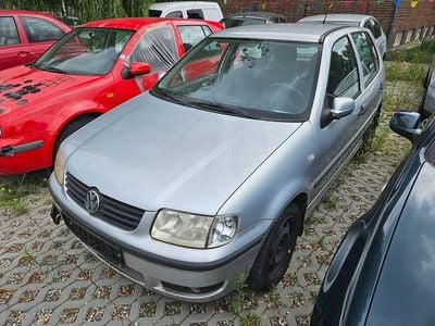 Gebraucht VW Polo Basis 75 PS (55 kW) 2001 Silber Kleinwagen