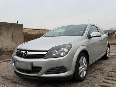Usata Opel Astra GTC 115 CV (84 kW) 2011 Argento Coupé