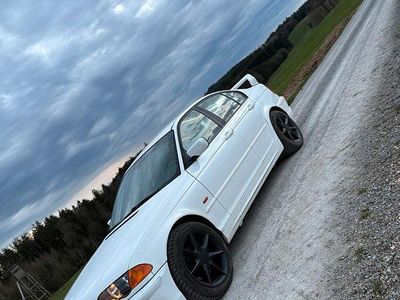 Gebraucht BMW 318 1998 Weiß Limousine