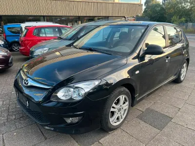 Gebraucht Hyundai i30 110 PS (80 kW) 2012 Schwarz Limousine