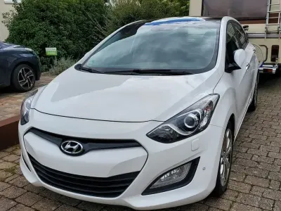 Gebraucht Hyundai i30 Style 128 PS (94 kW) 2012 Weiß Limousine