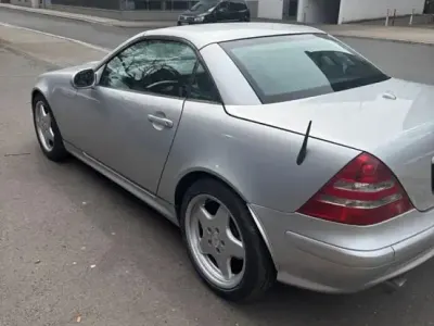 Gebraucht Mercedes SLK320 218 PS (160 kW) 2001 Silber Cabrio