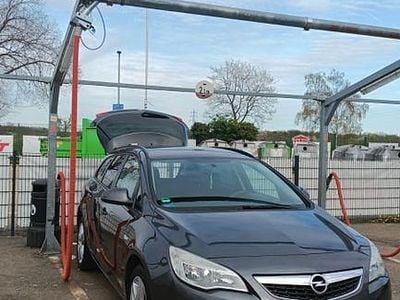 Używany Opel Astra Sport 116 KM (85 kW) 2010 Szary Sedan/Limuzyna