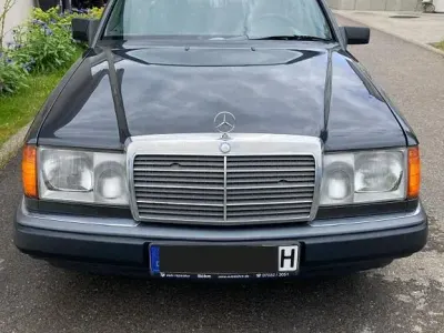 Gebraucht Mercedes E230 132 PS (97 kW) 1989 Blau Kombi