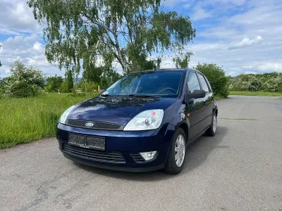 Gebraucht Ford Fiesta Trend 101 PS (74 kW) 2002 Blau Kleinwagen