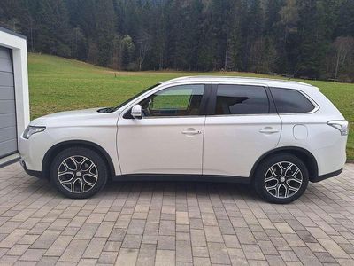 Gebraucht Mitsubishi Outlander Instyle 150 PS (110 kW) 2014 Weiß SUV