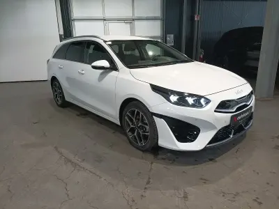 Gebraucht Kia Ceed Platinum Edition 141 PS (103 kW) 2023 Weiß Kleinwagen
