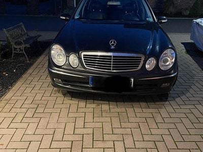 Second-hand Mercedes E240 177 CP (130 kW) 2004 Negru Break