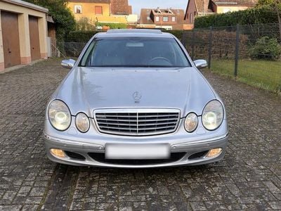 Second-hand Mercedes E240 Elegance 177 CP (130 kW) 2002 Argintiu Berlinǎ