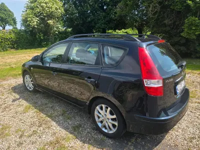 Gebraucht Hyundai i30 109 PS (80 kW) 2011 Schwarz Kombi