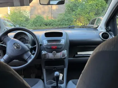 Second-hand Toyota Aygo 68 CP (50 kW) 2006 Negru Hatchback