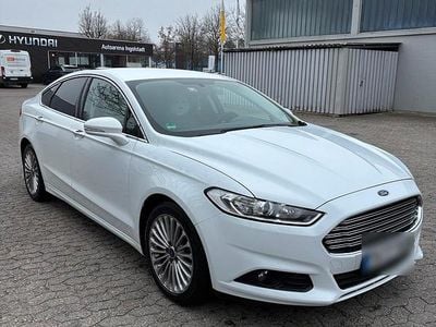 Weiß Gebraucht 2014 Ford Fusion Limousine | 8.200 €