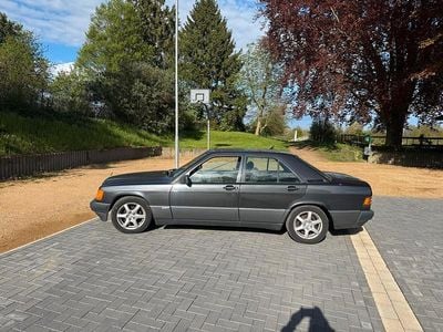 Usata Mercedes 190 108 CV (79 kW) 1990 Grigio Berlina