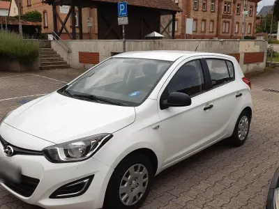 Gebraucht Hyundai i20 Edition 86 PS (63 kW) 2014 Weiß Kleinwagen
