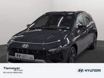 Neu Hyundai Bayon Blackline 90 PS (66 kW) 2025 Grün SUV