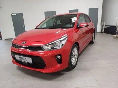 Gebraucht Kia Rio DREAM-TEAM Edition 99 PS (72 kW) 2017 Rot Limousine