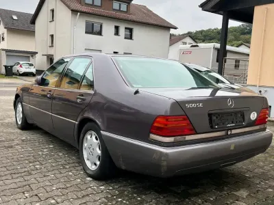Używany Mercedes E500 326 KM (239 kW) 1992 Brązowy Sedan/Limuzyna