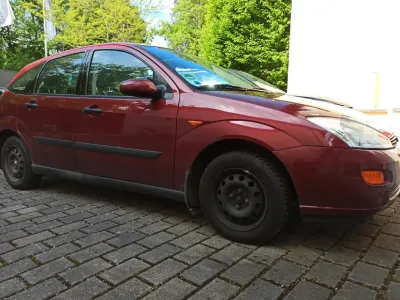 Usado Ford Focus 100 CV (73 kW) 2000 Rojo Coupe