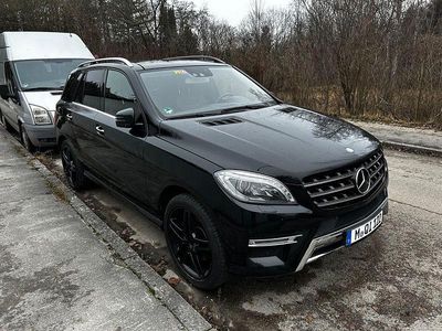 Schwarz Gebraucht 2014 Mercedes ML350 AMG line SUV | 17.900 € (Fairer Preis)