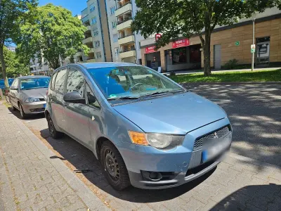 Gebraucht Mitsubishi Colt 75 PS (55 kW) 2009 Blau Kleinwagen