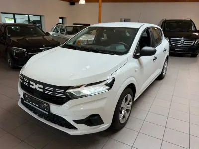 Gebraucht Dacia Sandero Essentiel 91 PS (66 kW) 2023 Weiß Kleinwagen