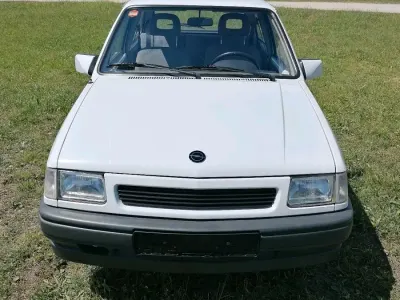 Gebraucht Opel Corsa 45 PS (33 kW) 1993 Weiß Kleinwagen