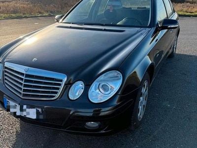 Schwarz Gebraucht 2009 Mercedes E200 Classic Limousine | 6.300 € (Guter Preis)