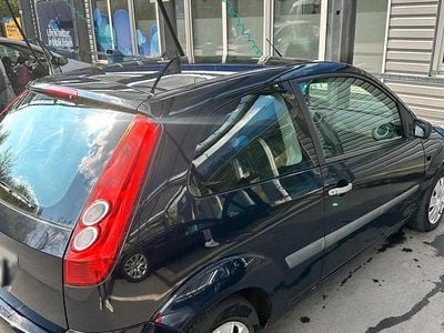 Second-hand Ford Fiesta 80 CP (58 kW) 2007 Albastru Hatchback