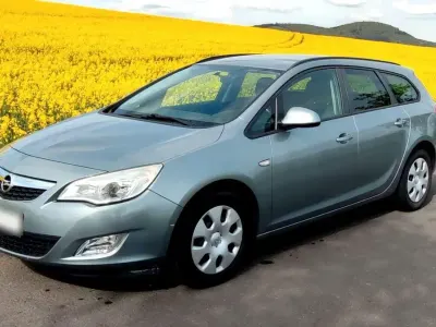 Second-hand Opel Astra Selection 101 CP (74 kW) 2011 Gri Break