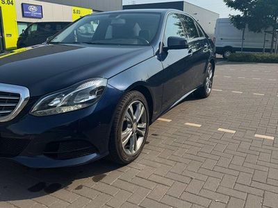 Gebraucht Mercedes E200 136 PS (100 kW) 2015 Blau Limousine