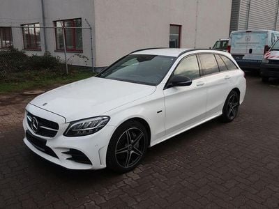 Weiß Gebraucht 2020 Mercedes C300e AMG line Kombi | 19.900 € (Fairer Preis)