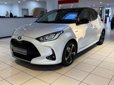 Gebraucht Toyota Yaris Hybrid Elegant 116 PS (85 kW) 2021 Platinum white pearl mc. (089) Kleinwagen