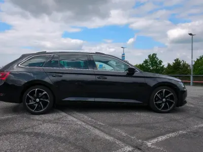 Gebraucht Skoda Superb 190 PS (139 kW) 2016 Schwarz Kombi