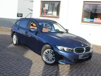 Gebraucht BMW 318 Shadowline 150 PS (110 kW) 2023 Blau Kombi