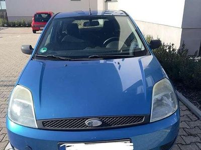 Second-hand Ford Fiesta Futura 60 CP (44 kW) 2005 Albastru Hatchback