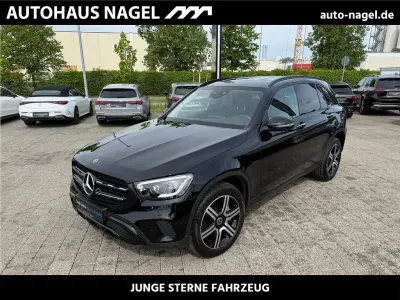 Second-hand Mercedes GLC300e Night 320 CP (235 kW) 2021 Negru SUV