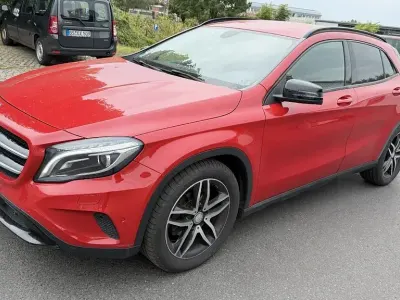 Gebraucht Mercedes GLA200 AMG line 136 PS (100 kW) 2015 Rot SUV