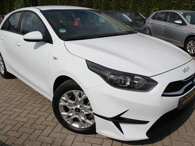 Gebraucht Kia Ceed 101 PS (74 kW) 2022 Weiß Kleinwagen