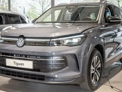 Neu VW Tiguan Life 150 PS (110 kW) 2026 Grau SUV