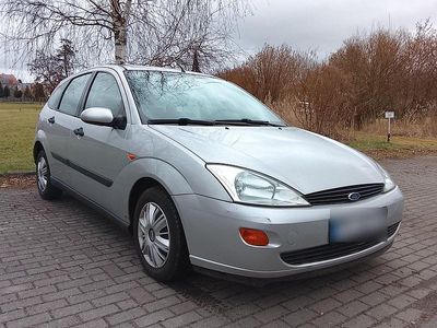 Gebraucht Ford Focus 75 PS (55 kW) 2001 Silber Kleinwagen