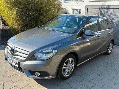 Usata Mercedes B180 122 CV (89 kW) 2012 Grigio Monovolume