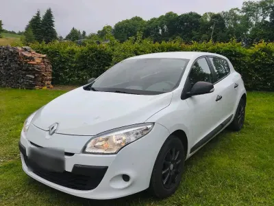 Gebraucht Renault Mégane 100 PS (73 kW) 2011 Weiß Limousine