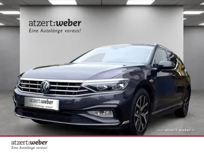 Gebraucht VW Passat R-line 190 PS (139 kW) 2023 Mangangrau metallic Kombi