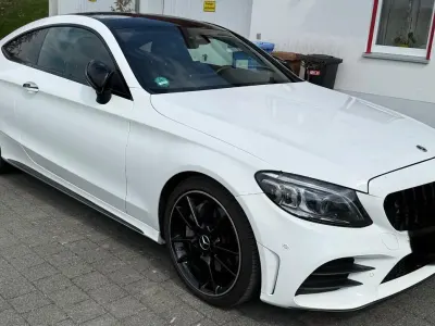 Gebraucht Mercedes C300 AMG 245 PS (180 kW) 2021 Weiß Coupé